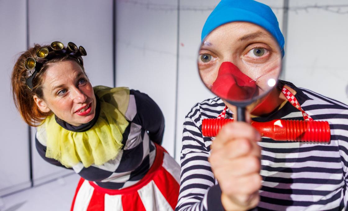 PÄÄ ALAS – JALAT YLÖS! 363